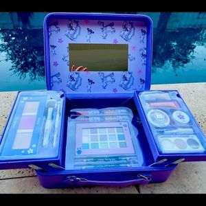 Amazing pixar make up case! Makeup included!